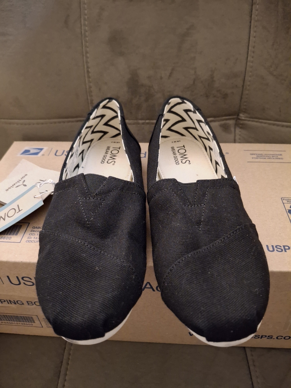 TOMS Classic Slip-On Shoes - Black Size 7